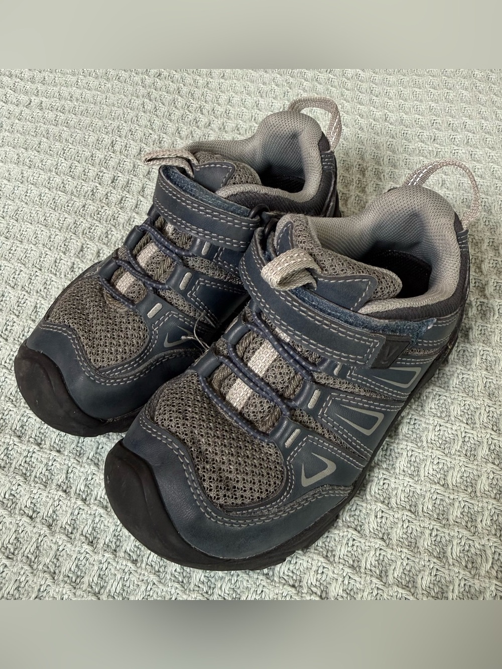 Keen Oakridge Low Hiking Tennis Shoes Kids Boys Girls 11 Navy Gray Sneakers